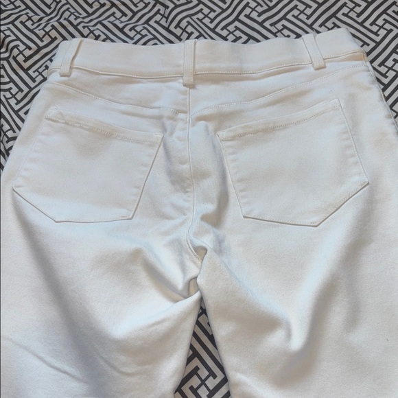 Calvin Klein Women's Cream Straight Leg  Stretch Jeans - Picture 12 of 12